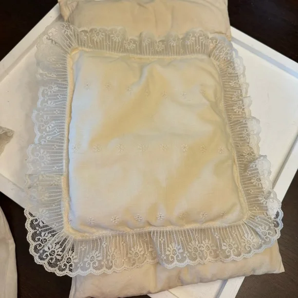 Marie Shay Beautiful Christening Porcelain Doll Full Gown 2 Pillows Vintage - Picture 13 of 16